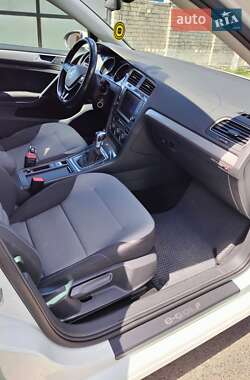 Хэтчбек Volkswagen e-Golf 2014 в 