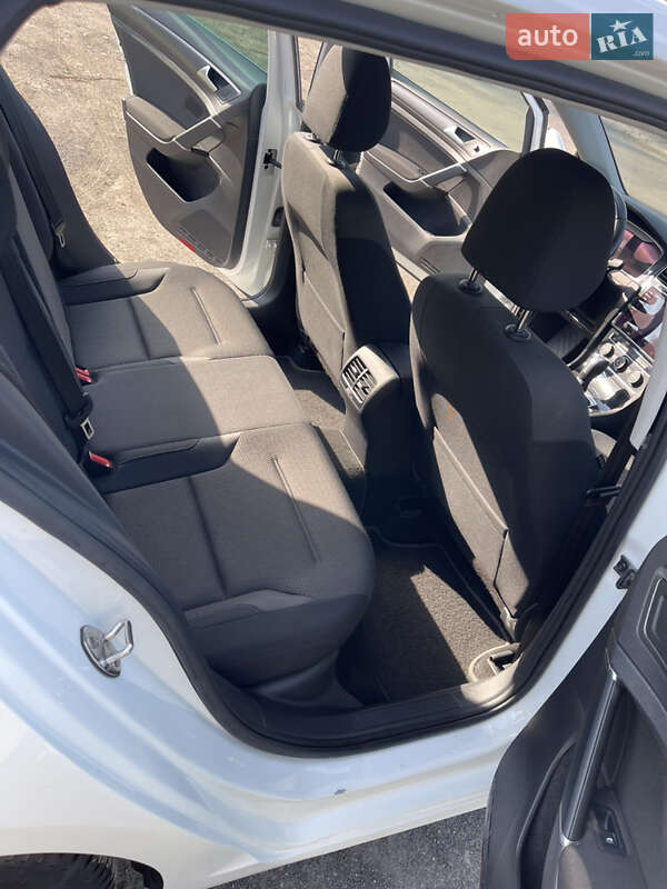 Хэтчбек Volkswagen e-Golf 2020 в Киверцах