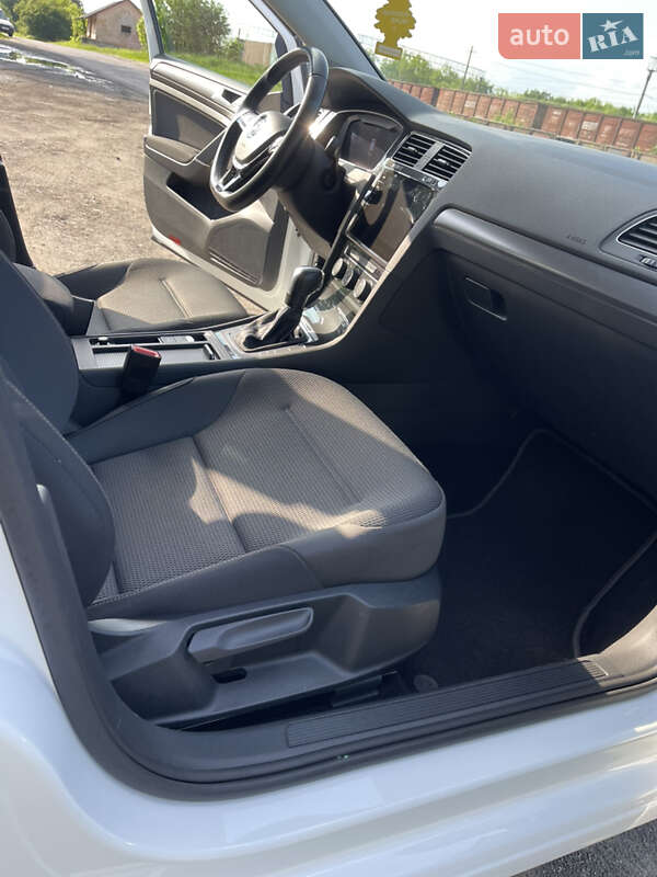 Хэтчбек Volkswagen e-Golf 2020 в Киверцах