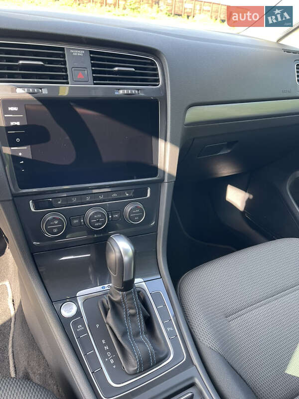Хэтчбек Volkswagen e-Golf 2020 в Киверцах