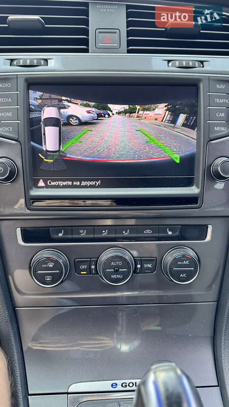 Хетчбек Volkswagen e-Golf 2015 в Мукачевому