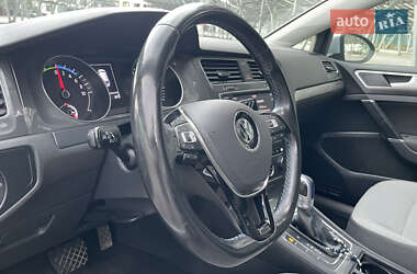 Хэтчбек Volkswagen e-Golf 2015 в 