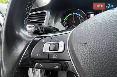 Хэтчбек Volkswagen e-Golf 2015 в 