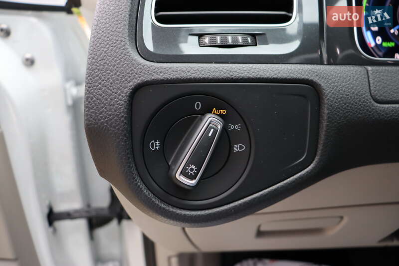 Хэтчбек Volkswagen e-Golf 2018 в Львове