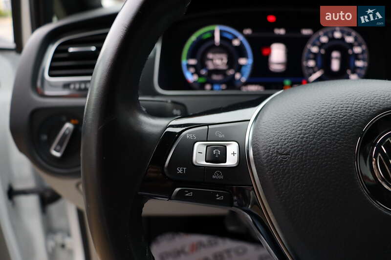 Хэтчбек Volkswagen e-Golf 2018 в Львове