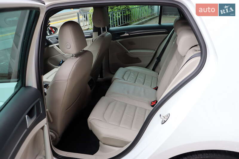 Хэтчбек Volkswagen e-Golf 2018 в Львове