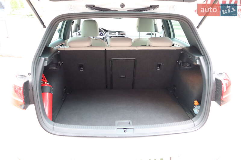 Хэтчбек Volkswagen e-Golf 2018 в Львове