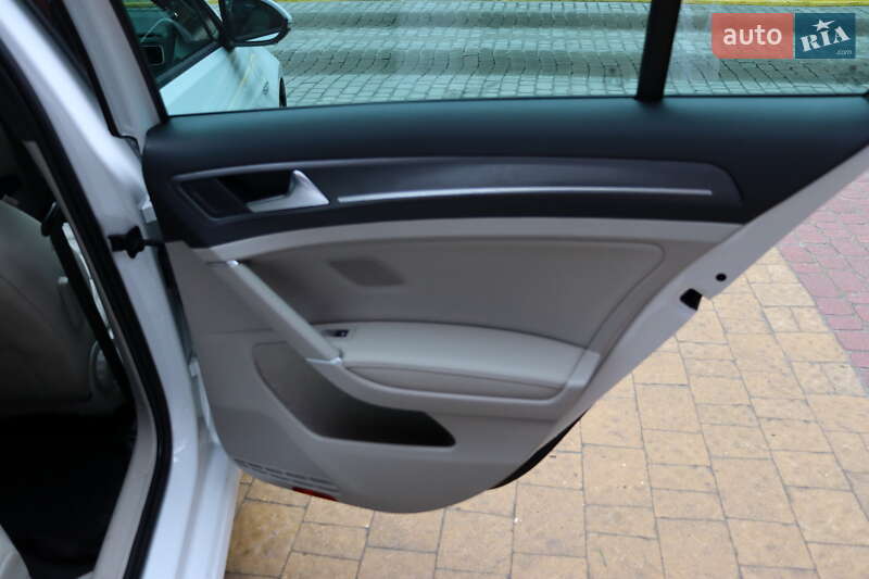 Хэтчбек Volkswagen e-Golf 2018 в Львове