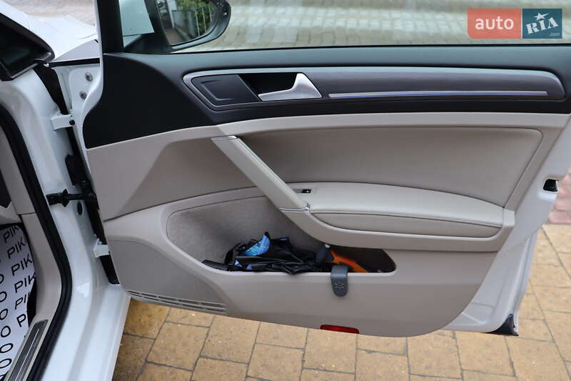 Хэтчбек Volkswagen e-Golf 2018 в Львове