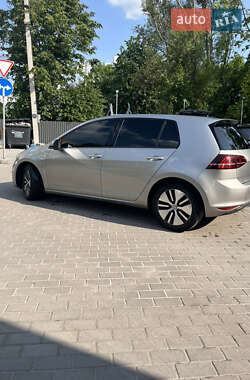 Хэтчбек Volkswagen e-Golf 2016 в 