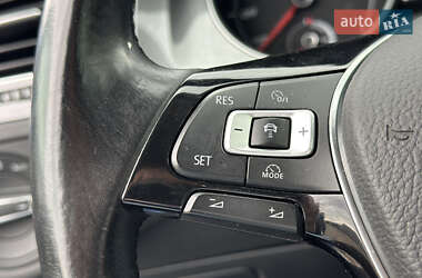 Хетчбек Volkswagen e-Golf 2015 в 