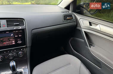 Хэтчбек Volkswagen e-Golf 2019 в 