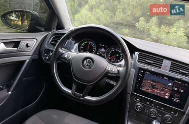 Хэтчбек Volkswagen e-Golf 2019 в 