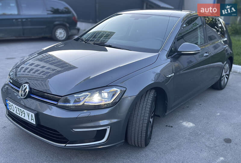 Хэтчбек Volkswagen e-Golf 2018 в 