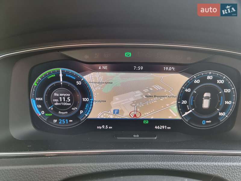 Хетчбек Volkswagen e-Golf 2018 в Кропивницькому