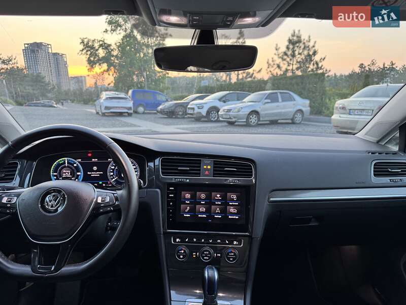 Хетчбек Volkswagen e-Golf 2019 в Дніпрі