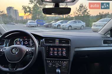 Хетчбек Volkswagen e-Golf 2019 в 