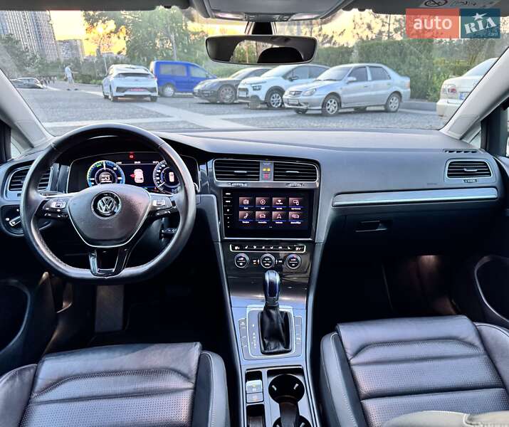 Хетчбек Volkswagen e-Golf 2019 в Дніпрі