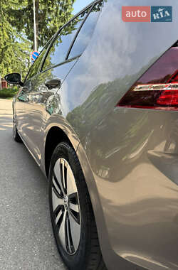Хэтчбек Volkswagen e-Golf 2015 в 