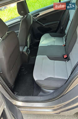 Хэтчбек Volkswagen e-Golf 2015 в 