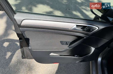 Хэтчбек Volkswagen e-Golf 2015 в 