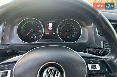Хэтчбек Volkswagen e-Golf 2015 в 