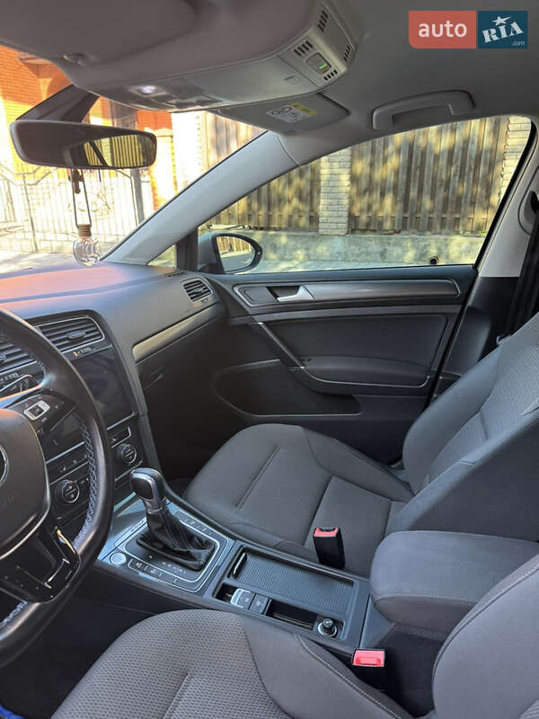 Хэтчбек Volkswagen e-Golf 2019 в Хмельницком