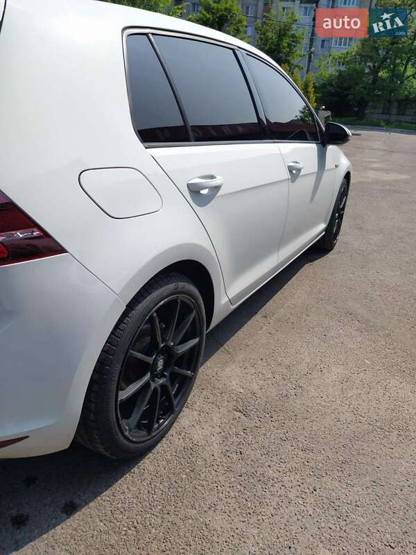 Хэтчбек Volkswagen e-Golf 2014 в Шептицькому