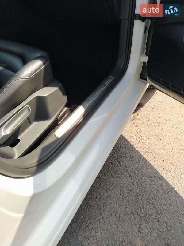 Хэтчбек Volkswagen e-Golf 2014 в Шептицькому