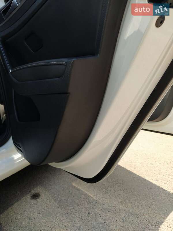 Хэтчбек Volkswagen e-Golf 2014 в Шептицькому