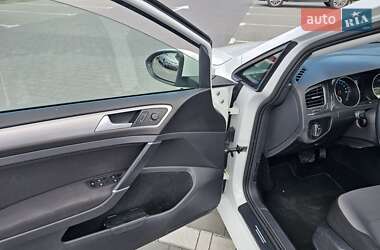 Хетчбек Volkswagen e-Golf 2016 в 