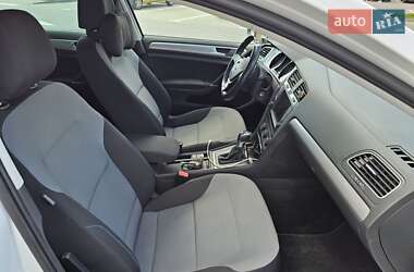Хетчбек Volkswagen e-Golf 2016 в 