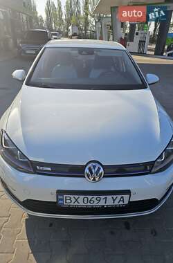 Хетчбек Volkswagen e-Golf 2016 в 