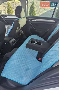 Хетчбек Volkswagen e-Golf 2016 в 