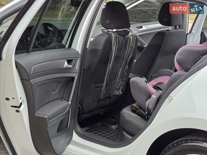 Хэтчбек Volkswagen e-Golf 2020 в Першотравенске