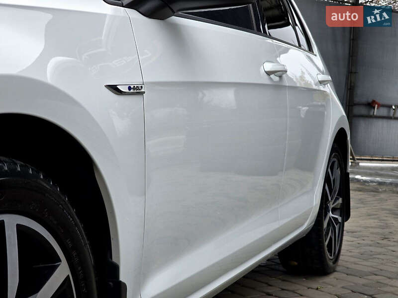 Хэтчбек Volkswagen e-Golf 2020 в Першотравенске