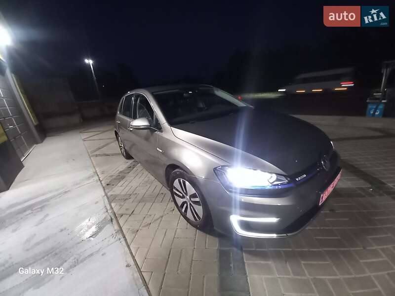 Хэтчбек Volkswagen e-Golf 2015 в Днепре