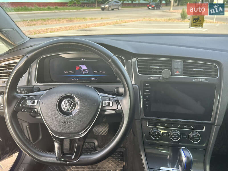 Хэтчбек Volkswagen e-Golf 2017 в Житомире