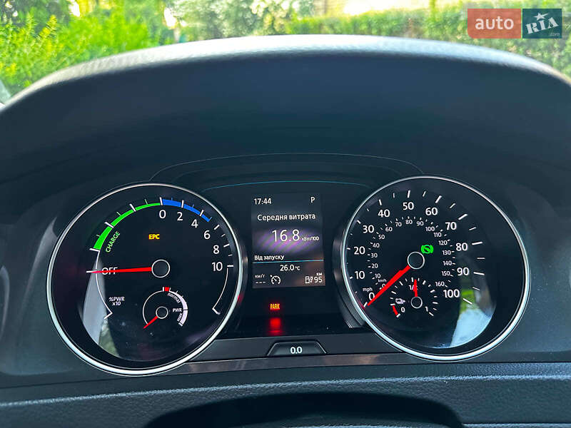 Хетчбек Volkswagen e-Golf 2017 в Києві фото 13 Хетчбек Volkswagen e-Golf 2017 в Києві