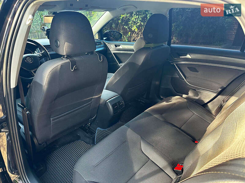 Хетчбек Volkswagen e-Golf 2017 в Києві фото 17 Хетчбек Volkswagen e-Golf 2017 в Києві