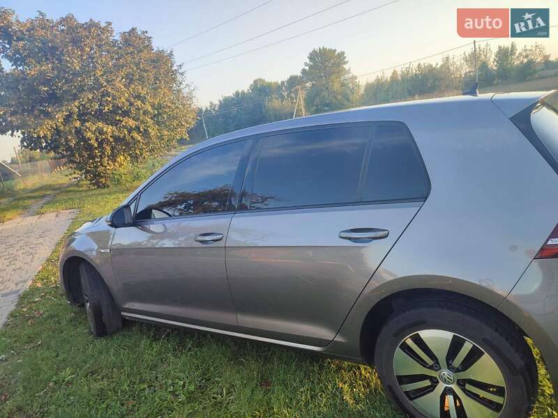 Хэтчбек Volkswagen e-Golf 2016 в Нововолынске