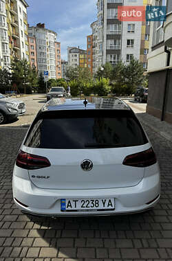 Хэтчбек Volkswagen e-Golf 2020 в 