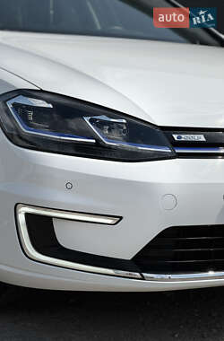 Хэтчбек Volkswagen e-Golf 2017 в 
