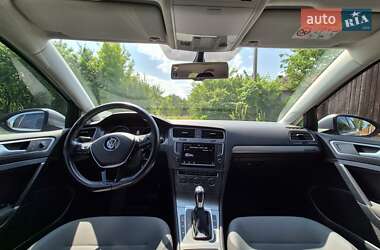 Хэтчбек Volkswagen e-Golf 2016 в 