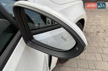 Хэтчбек Volkswagen e-Golf 2020 в 
