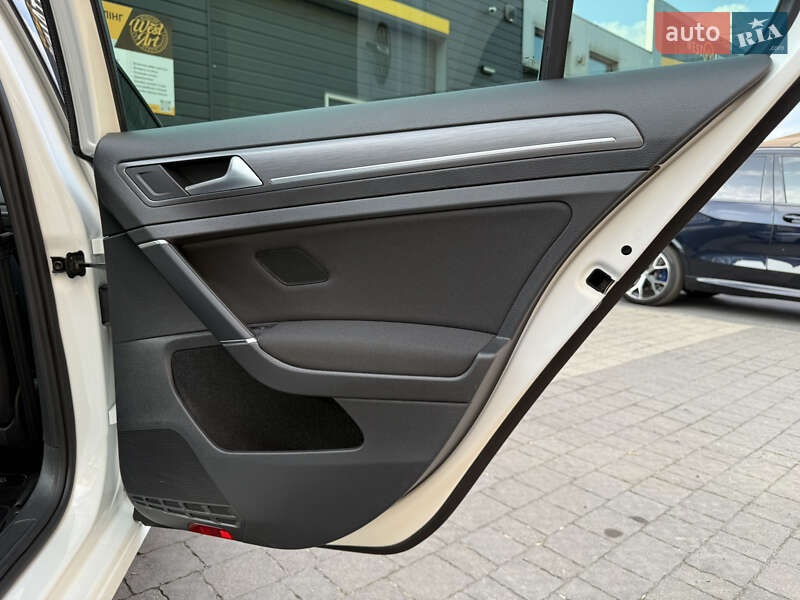 Хетчбек Volkswagen e-Golf 2020 в Мукачевому