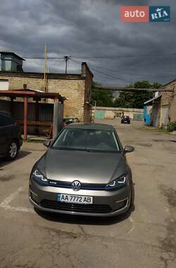 Хэтчбек Volkswagen e-Golf 2014 в Киеве