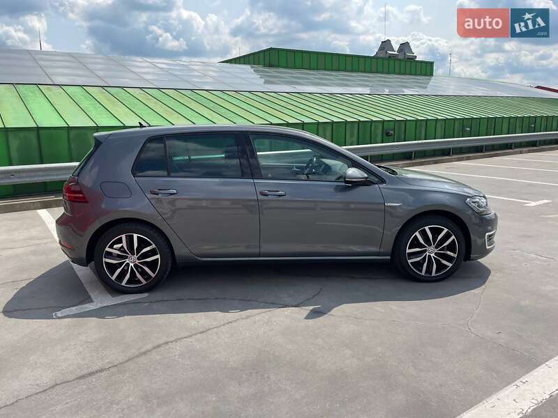 Хэтчбек Volkswagen e-Golf 2019 в Киеве