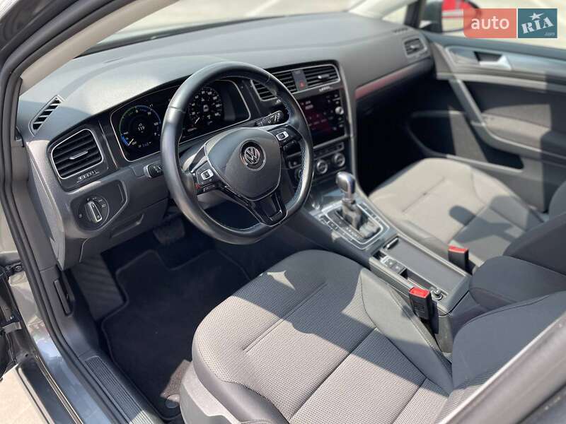 Хэтчбек Volkswagen e-Golf 2019 в Киеве