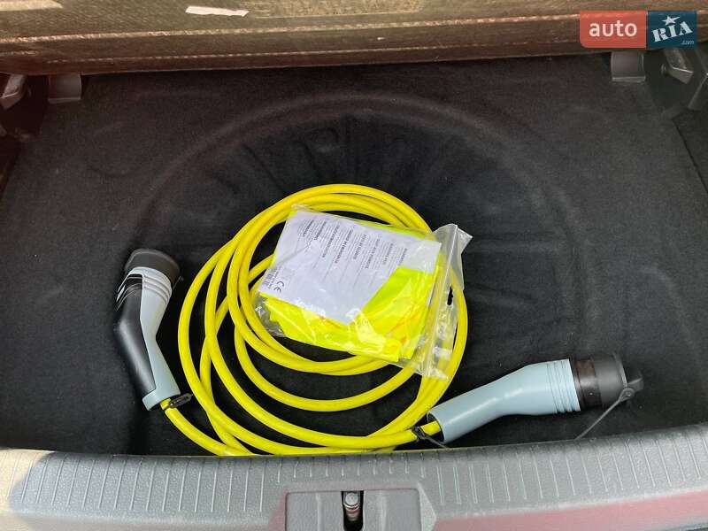 Хэтчбек Volkswagen e-Golf 2019 в Киеве